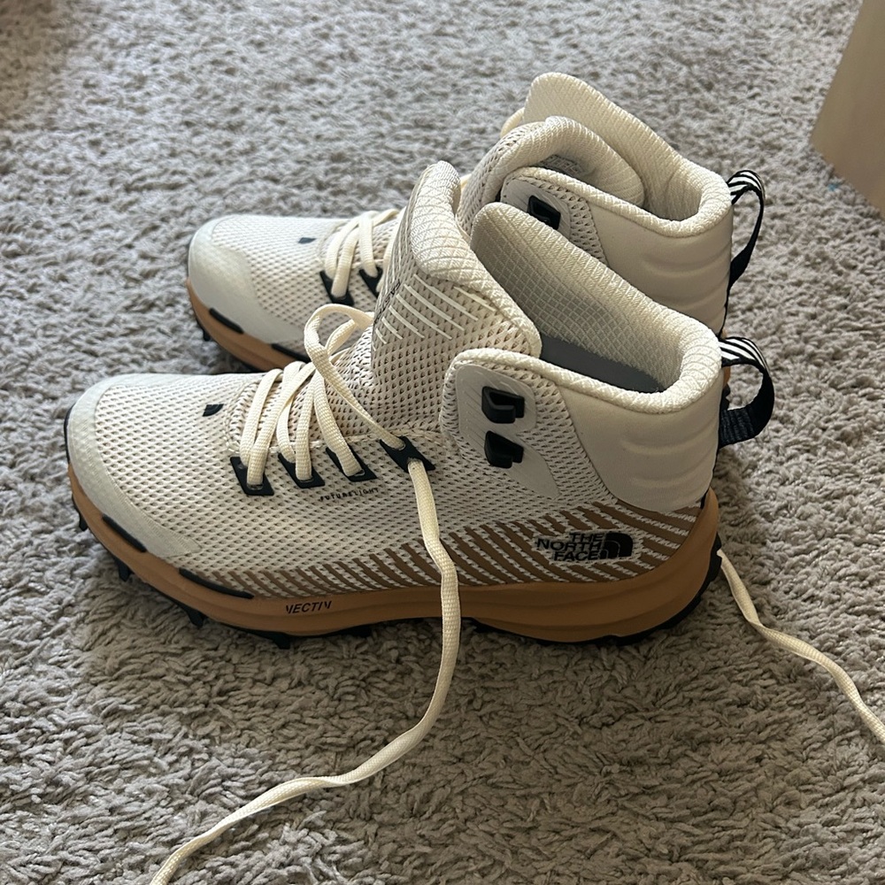 NWOT North Face Hiking Boots- Futurelight Vectiv